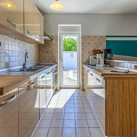 Cozy In With Kitchen Semesterbostad *